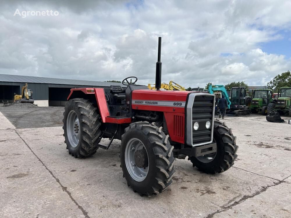 Massey Ferguson 699 traktor på hjul