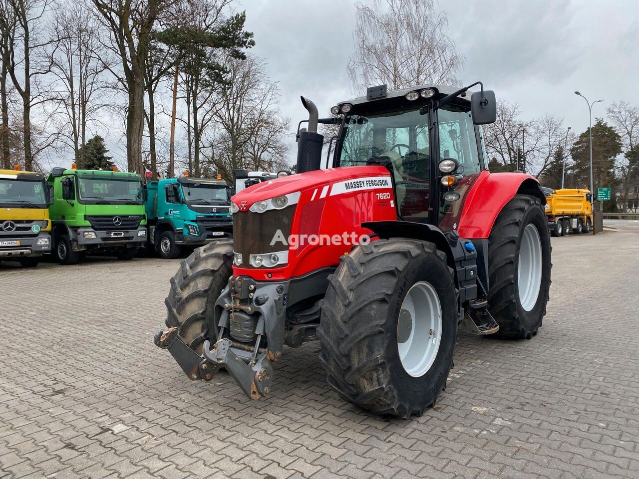 трактор колісний Massey Ferguson 7620