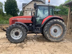 máy kéo bánh lốp Massey Ferguson 8240