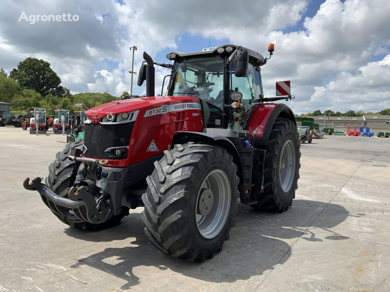 трактор колісний Massey Ferguson 8732S