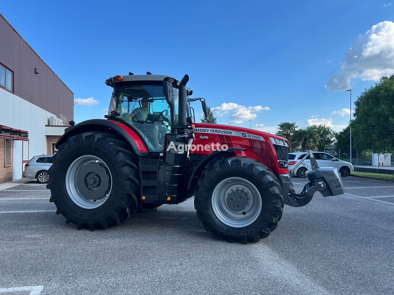 novi Massey Ferguson 8740S traktor na kotačima