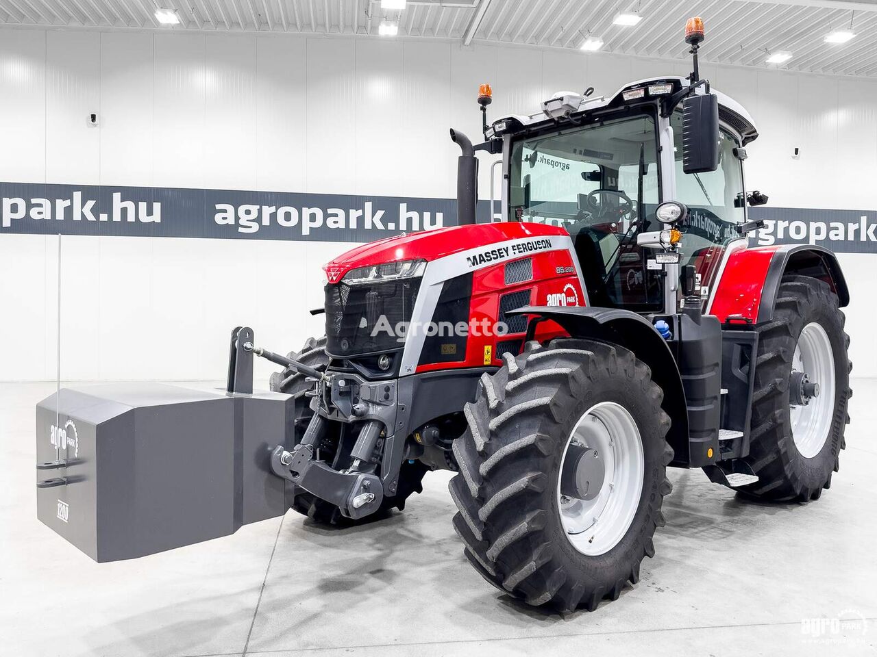 Massey Ferguson 8S.205 EFD7 wielen trekker