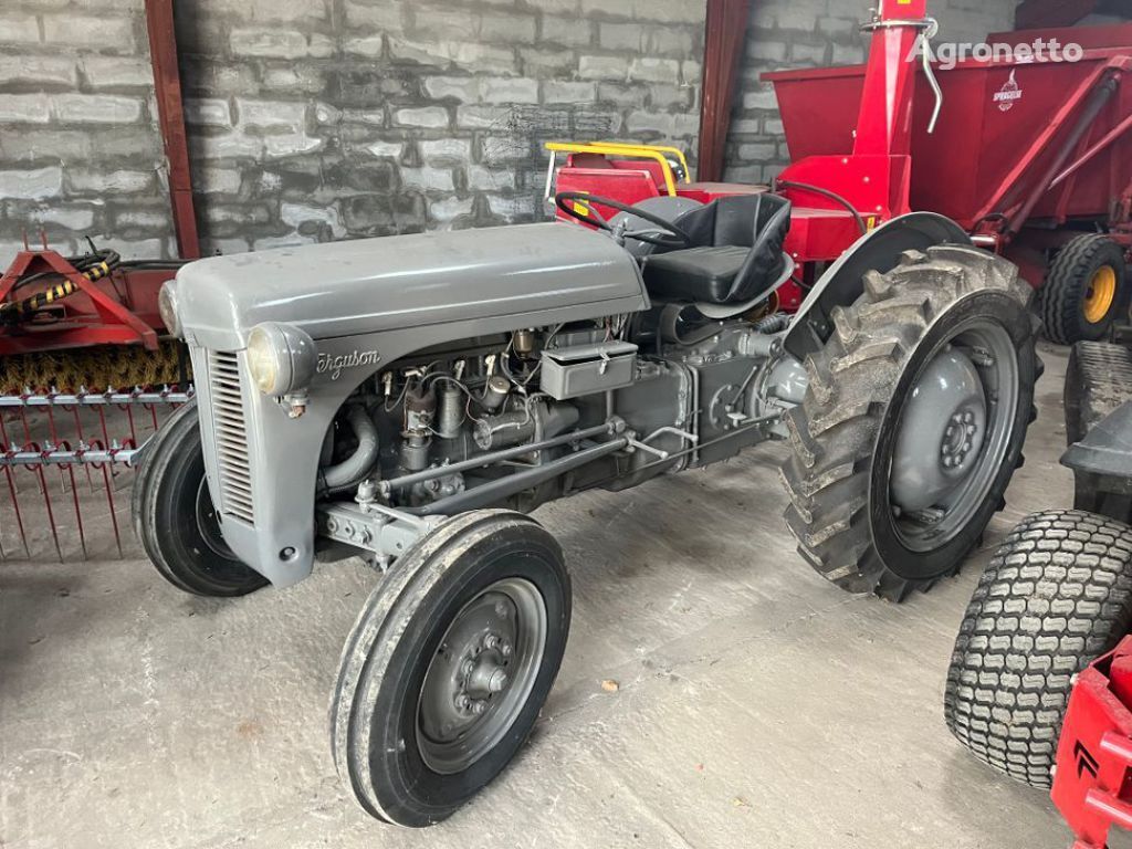 tracteur à roues Massey Ferguson Ferguson TE 20