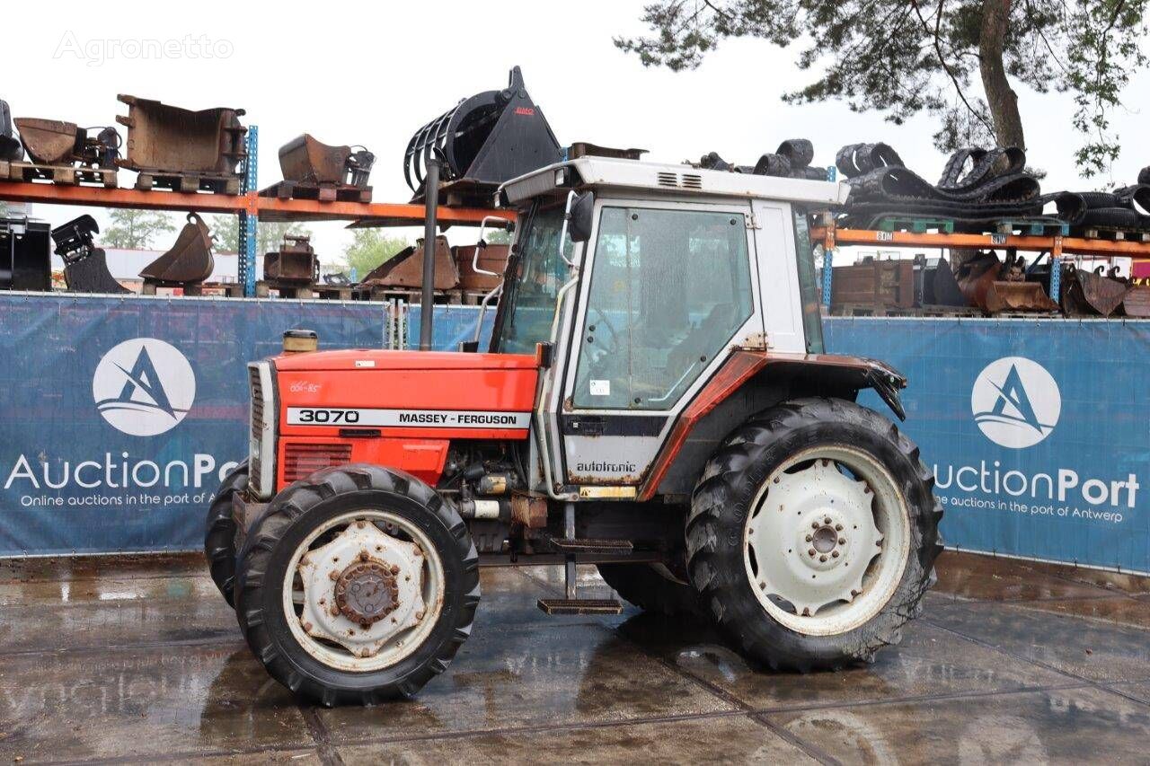 трактор колесный Massey Ferguson MF3070