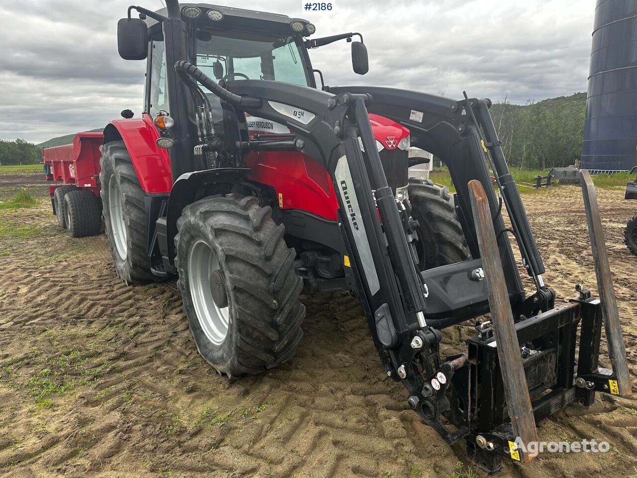 جرار بعجلات Massey Ferguson MF6716s