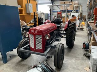 Massey Ferguson Oldtimer tractor wielen trekker