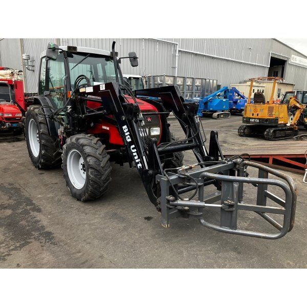 trattore gommato Massey Ferguson TRACTOR(Massey Ferguson)