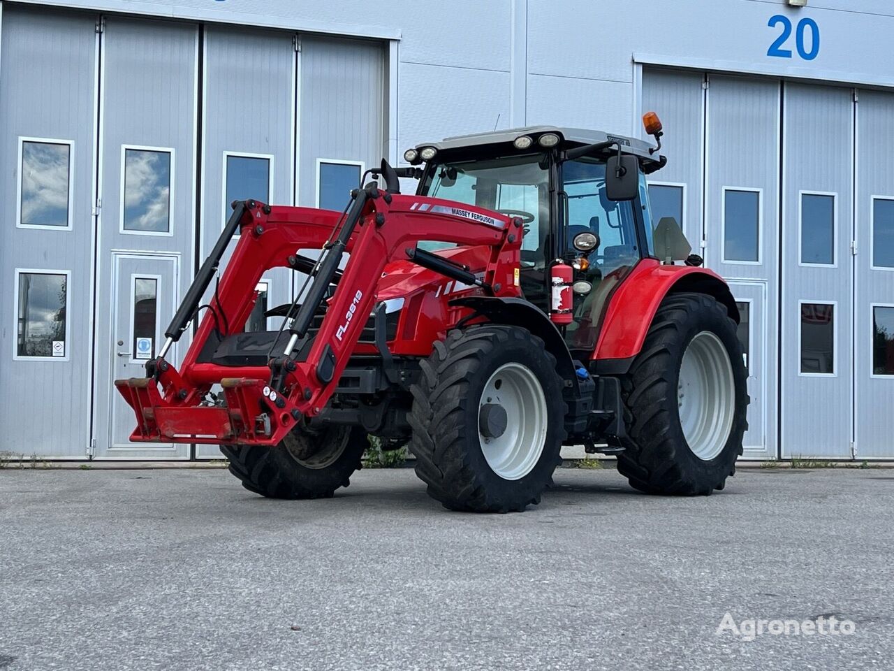 trator de rodas Massey Ferguson Traktor Massey Ferguson, MF 5712 SL | 2017 | Frontlastare säljes