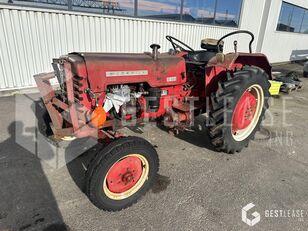 tracteur à roues Mc Cormick D326 endommagé