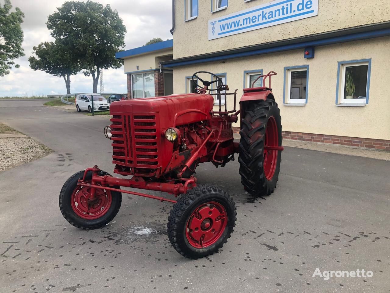 трактор колесный McCormick Farmall F-265