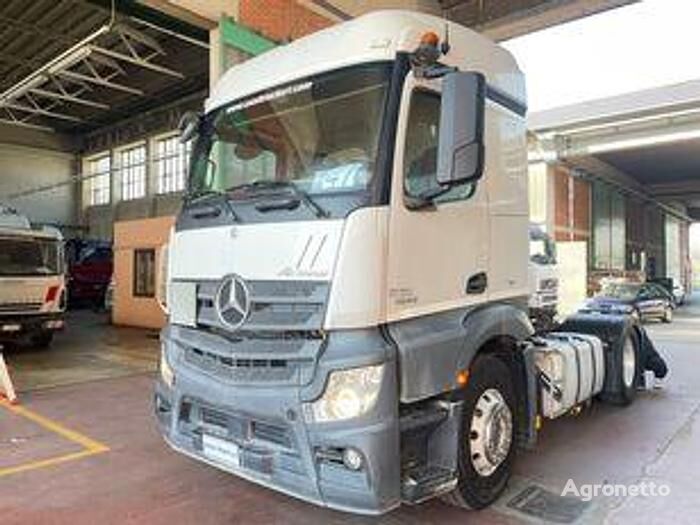 جرار بعجلات Mercedes-Benz Actros 1845