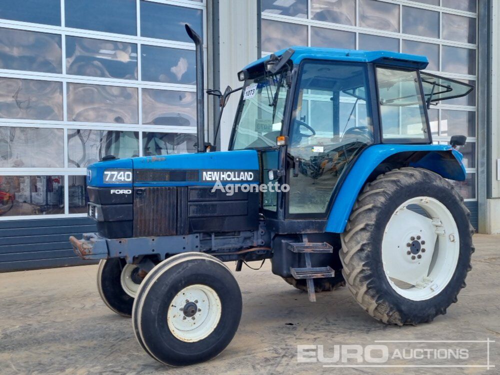 tracteur à roues New Holland 7740