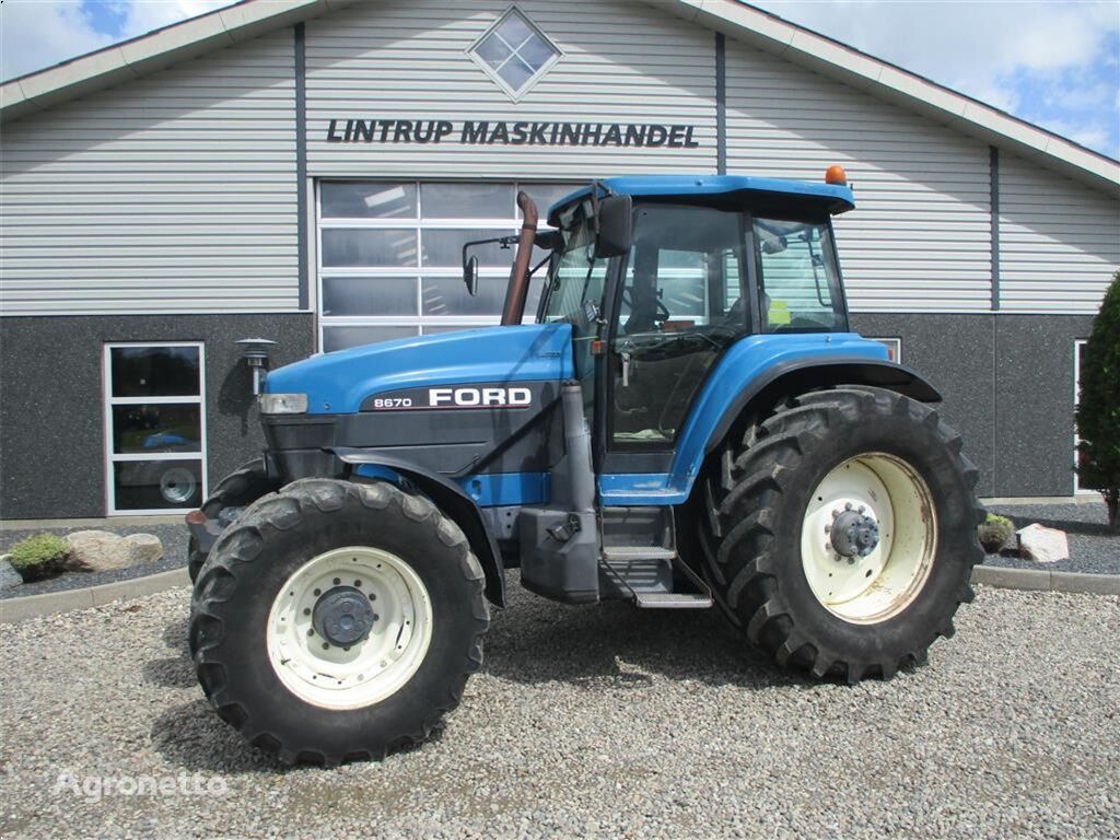 New Holland 8670 wielen trekker