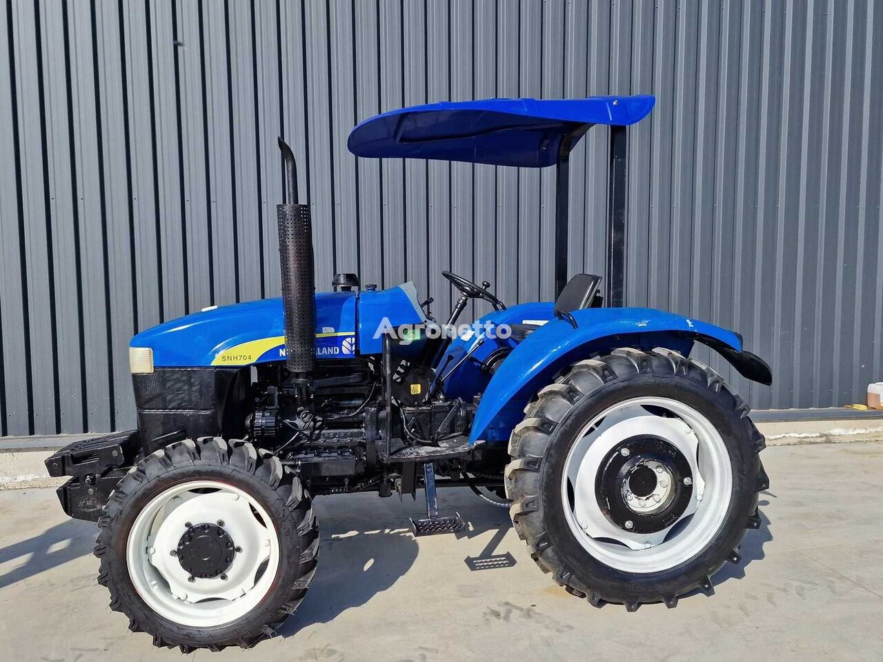 New Holland SNH 704 wheel tractor