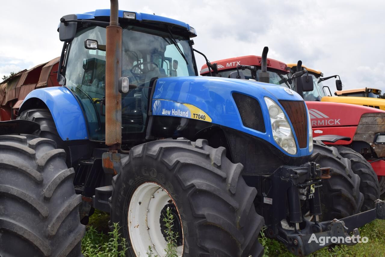 New Holland T 7040  tractor de ruedas