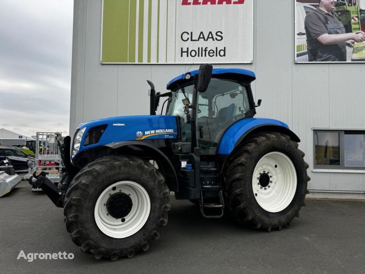 трактор колесный New Holland T7.220