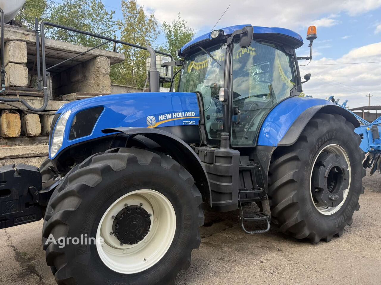 New Holland T7060 wheel tractor for sale | Agroline GH New Holland T7060 wheel tractor - Agroline