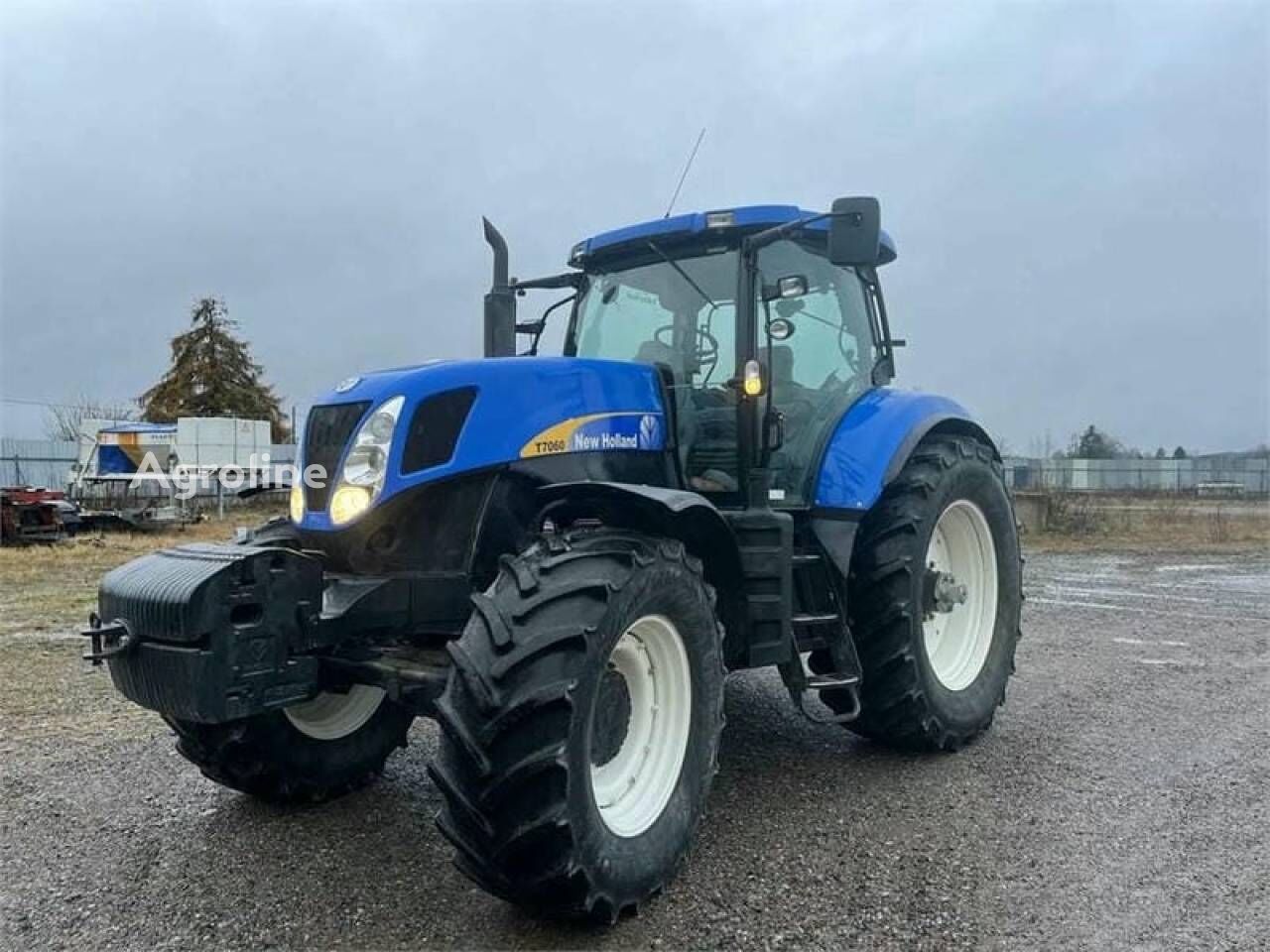 تراکتور چرخ دار New Holland T7060 - Agroline