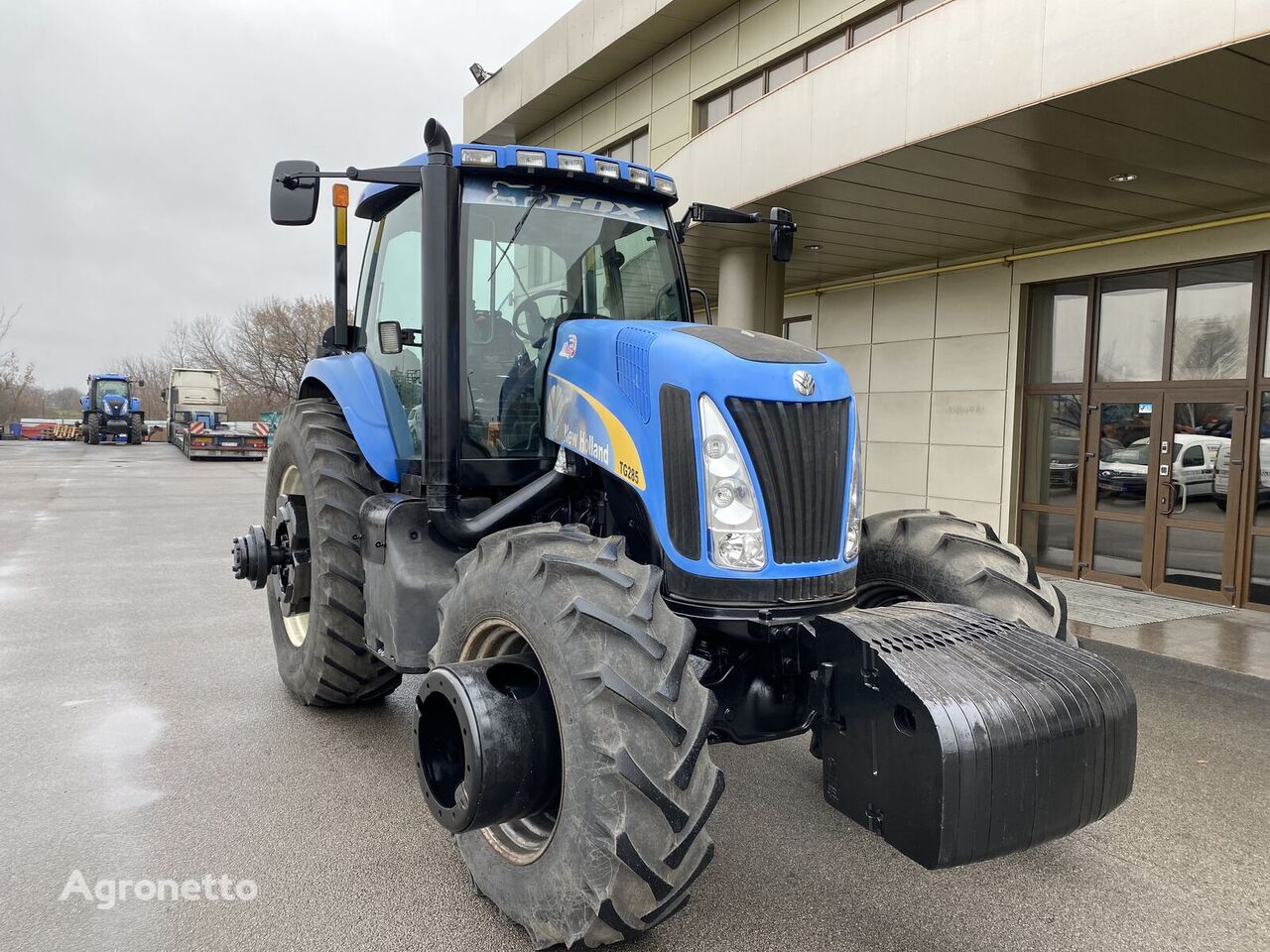 جرار بعجلات New Holland T8 - Agronetto