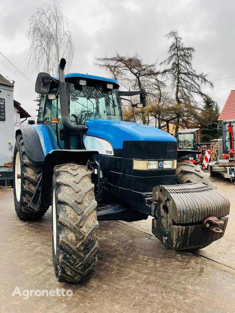 máy kéo bánh lốp New Holland TM 190