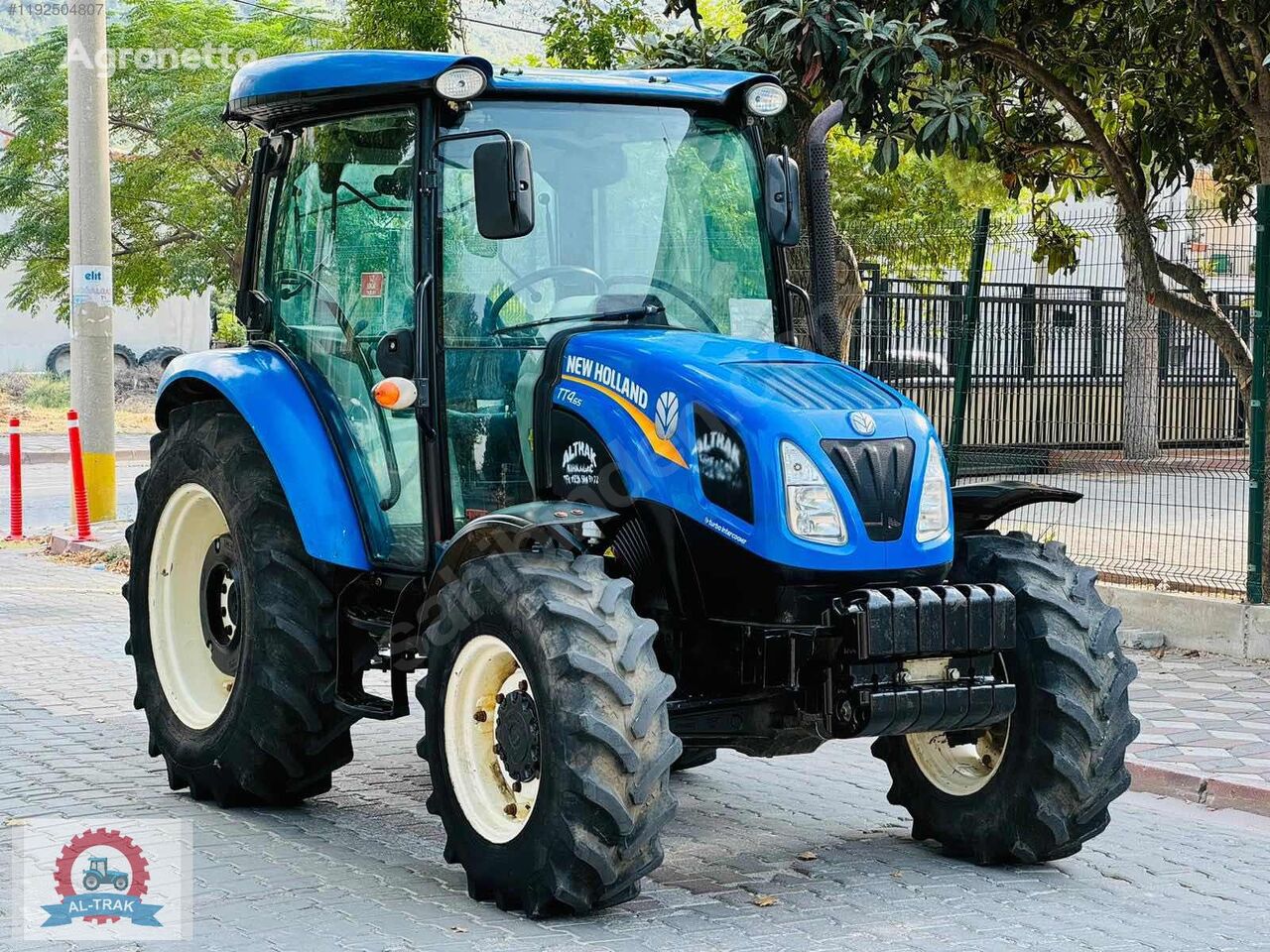 جرار بعجلات New Holland TT4.65