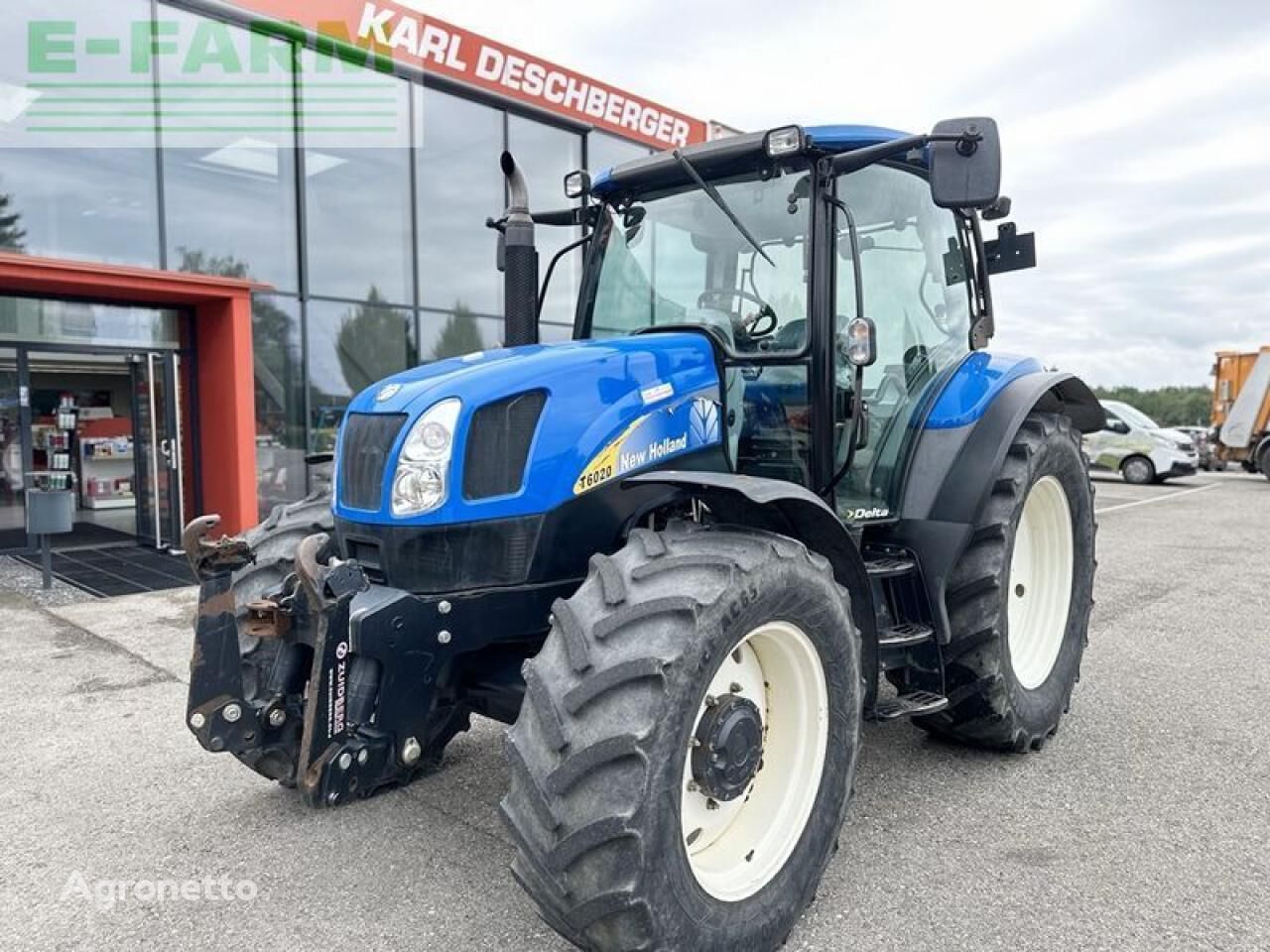 máy kéo bánh lốp New Holland t6020 delta Delta