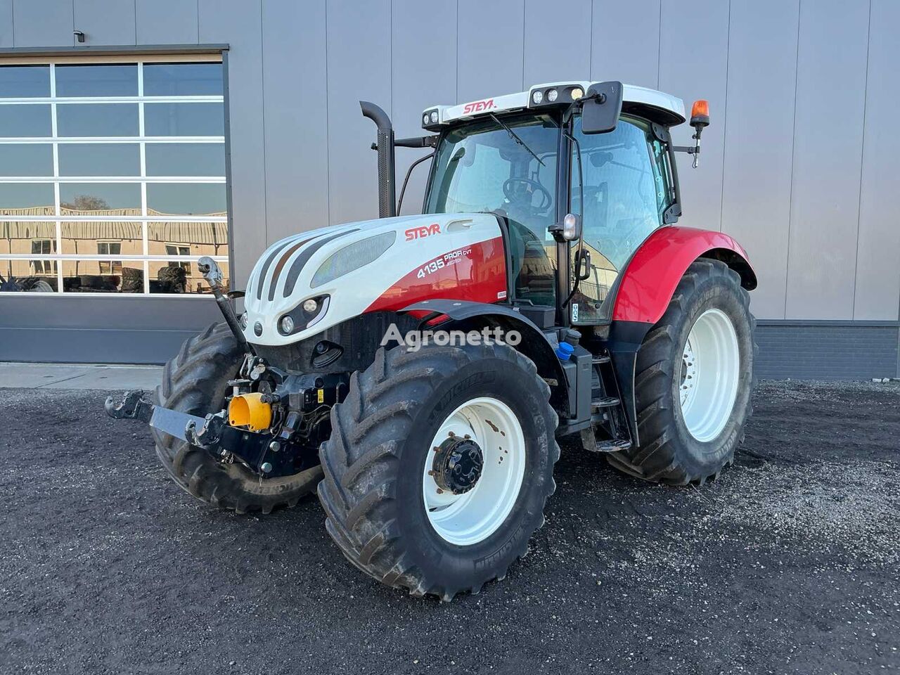 Steyr 4135 Profi CVT Ecotech traktor på hjul