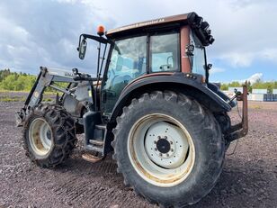 tracteur &agrave; roues Valtra 8670