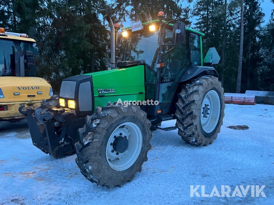 tracteur à roues Valtra 900-4