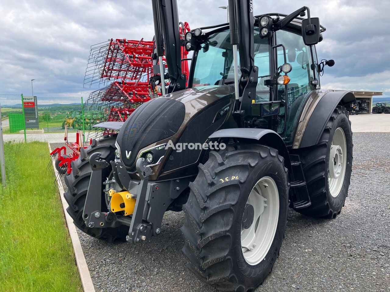 uus ratastraktor Valtra A115 MH4 2B0