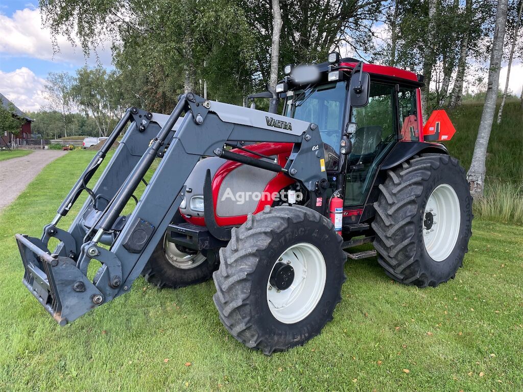 جرار بعجلات Valtra  A75-4