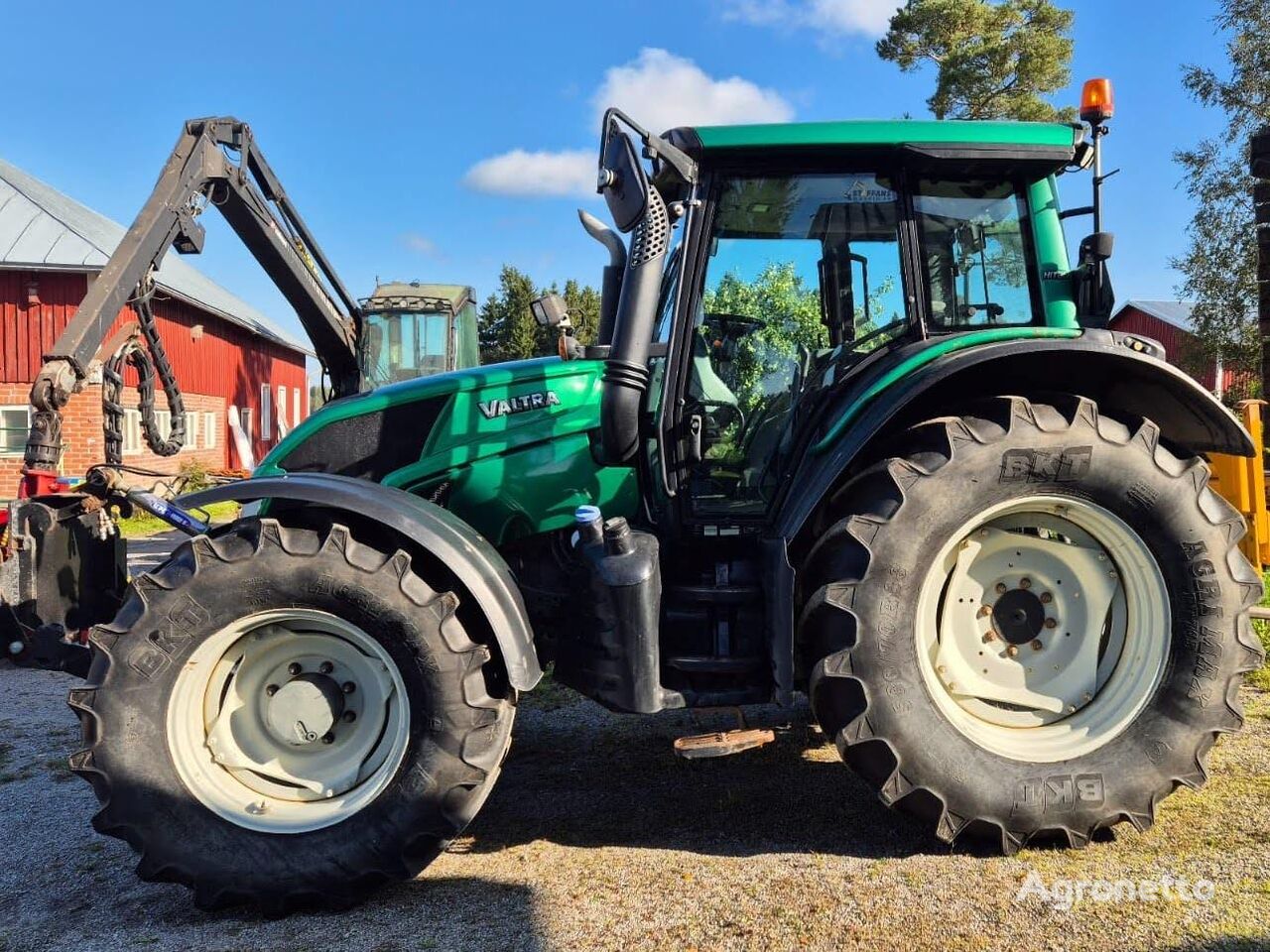 Valtra N 143 hitech wheel tractor