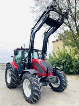 trattore gommato Valtra N104