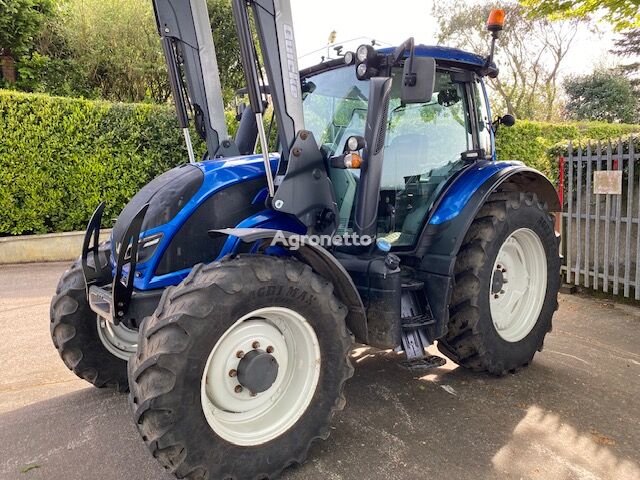 Valtra N114 HiTech with Q49 Loader traktor på hjul