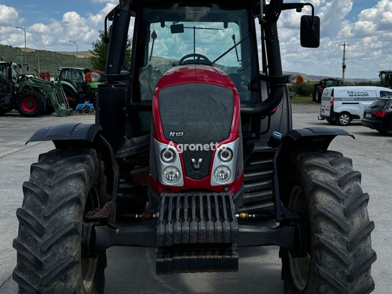 Valtra N123 H Radtraktor