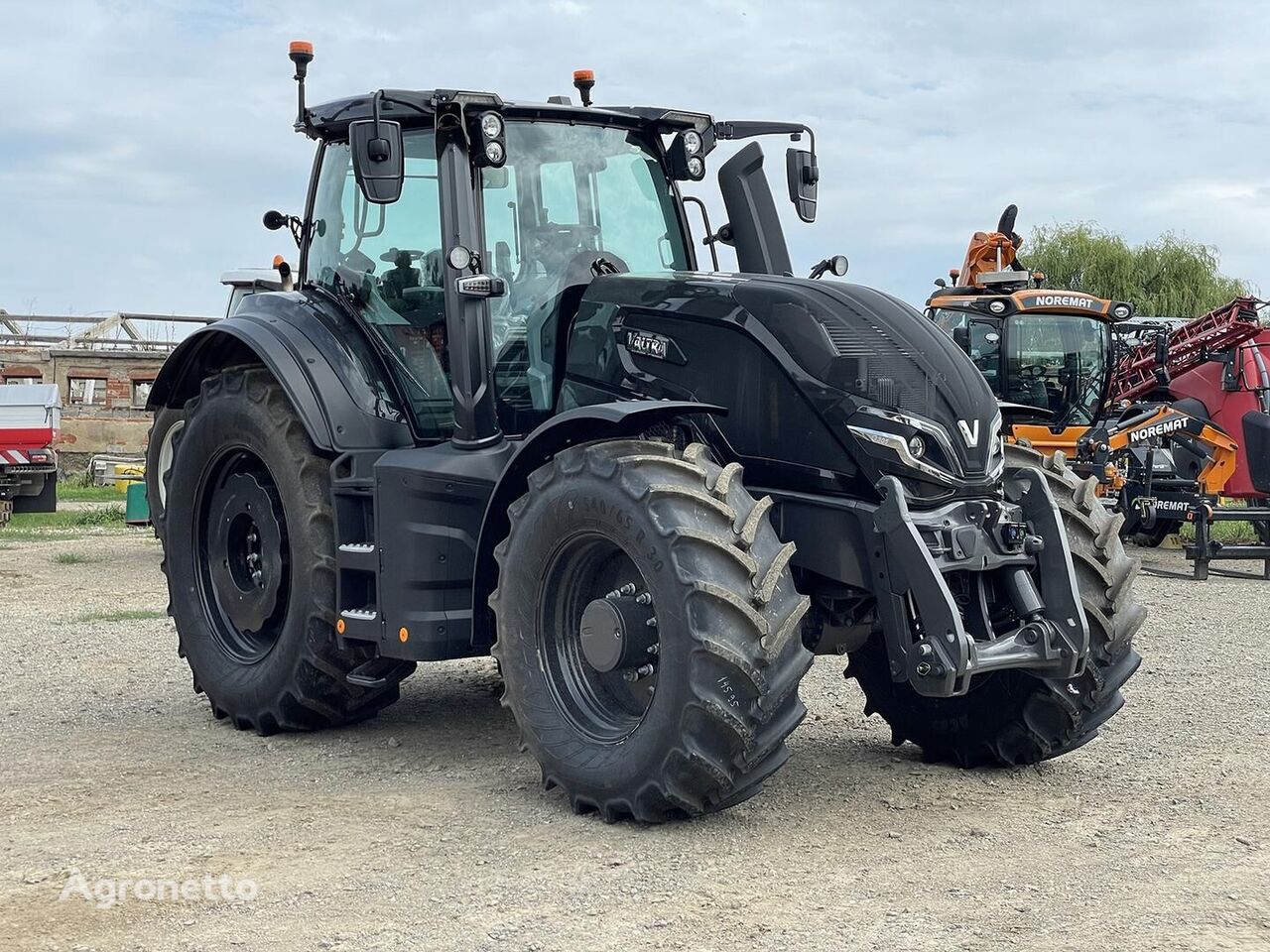 трактор колесный Valtra Q