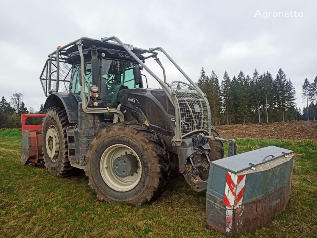 Valtra S374 riteņtraktors