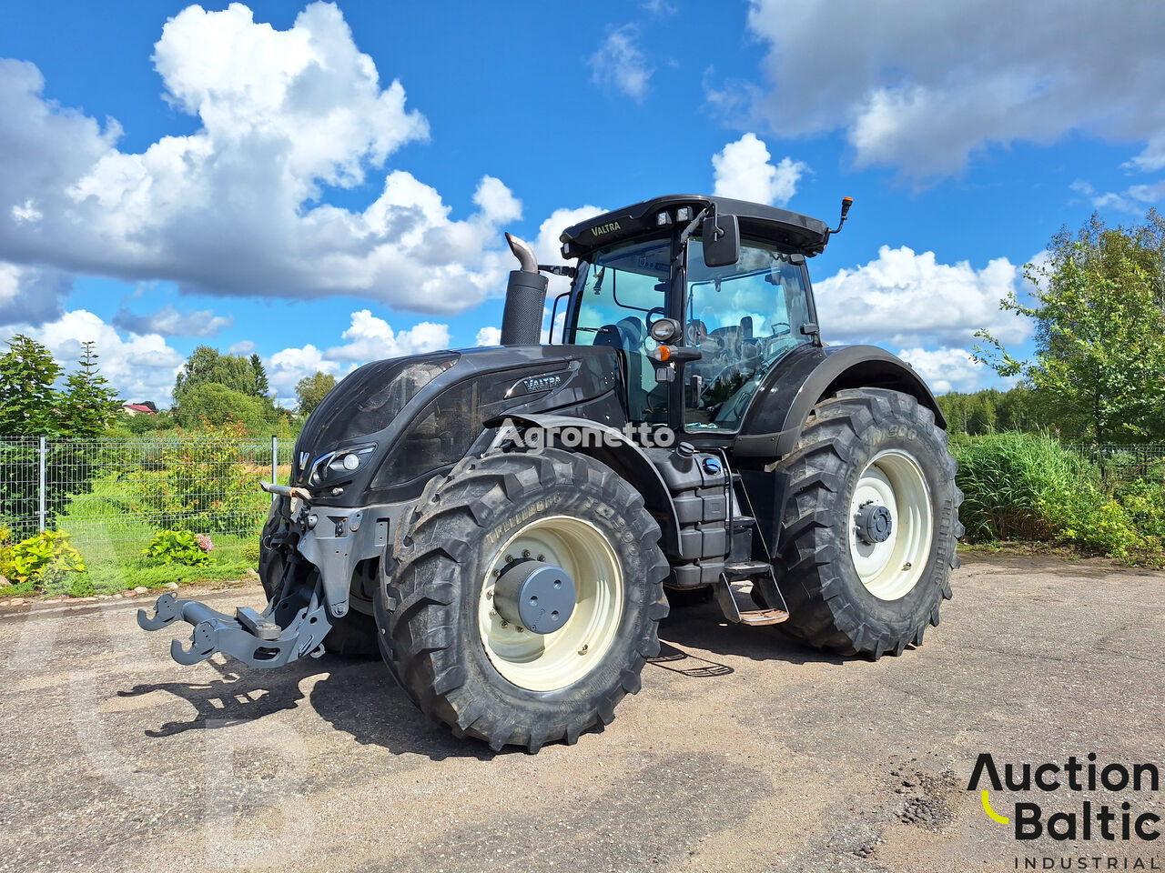 трактор колесный Valtra S374