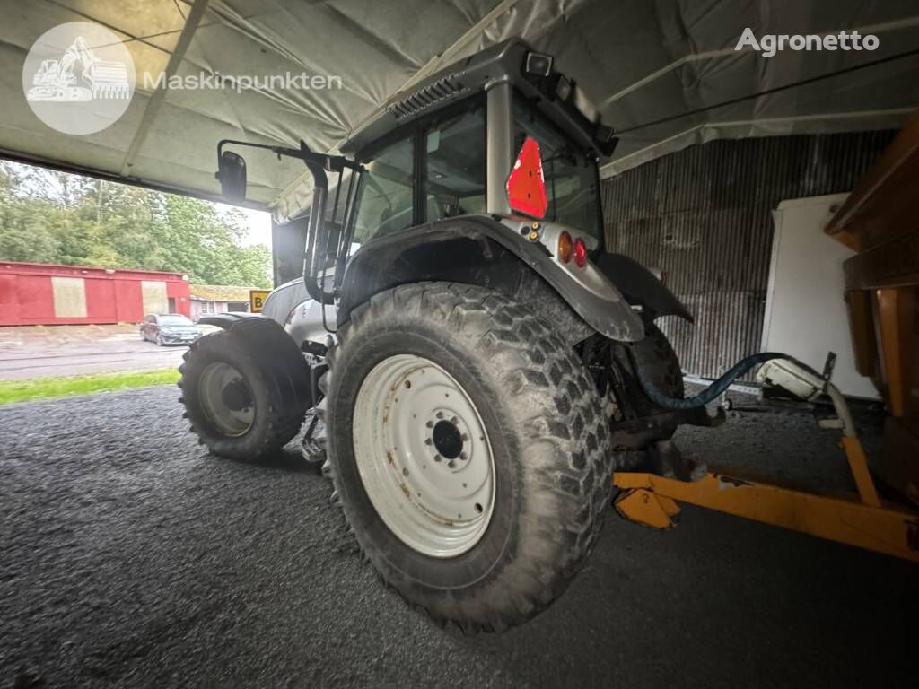 Valtra T 140 - 4 wheel tractor