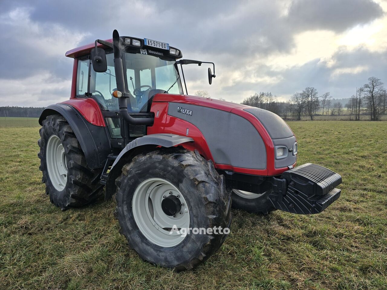 Valtra T140 wheel tractor