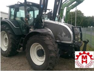 جرار بعجلات Valtra T151