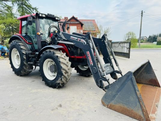 tracteur à roues Valtra T173