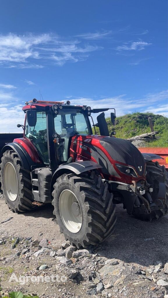 trattore gommato Valtra T234D