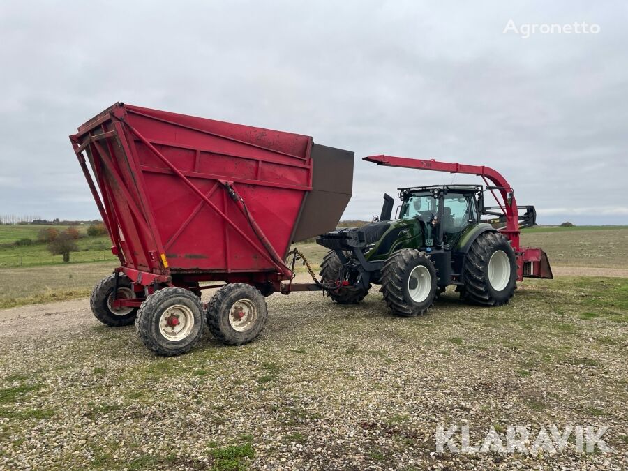 جرار بعجلات Valtra T235D