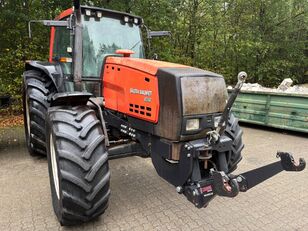 Valtra Traktor Valtra 8350 med frontlift tractor de ruedas