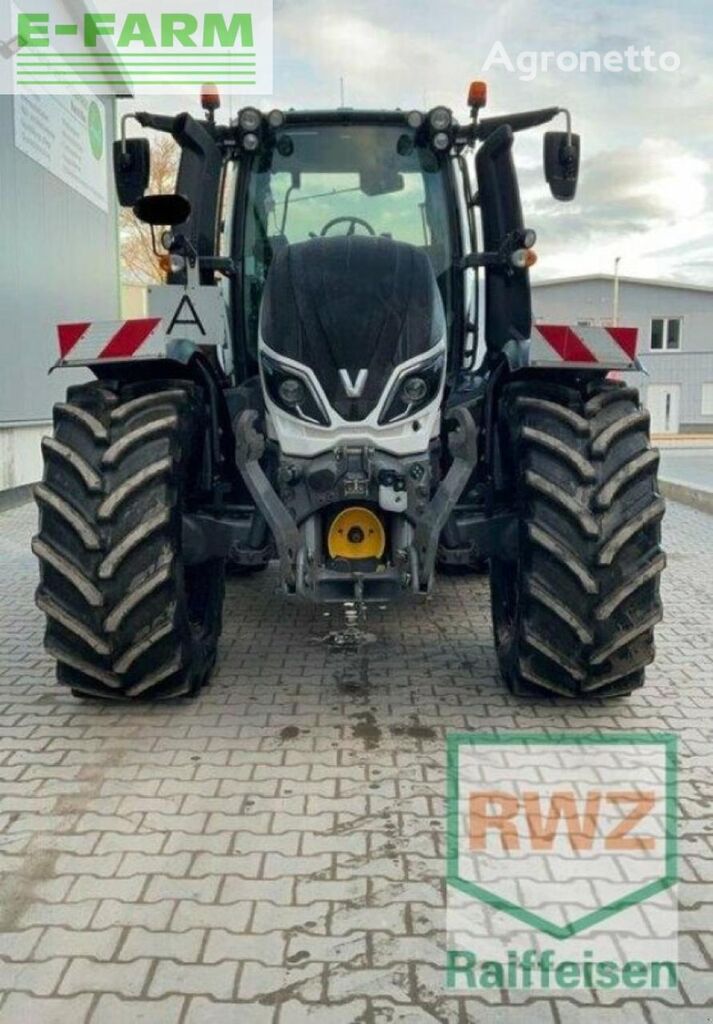 kolový traktor Valtra t 254 v