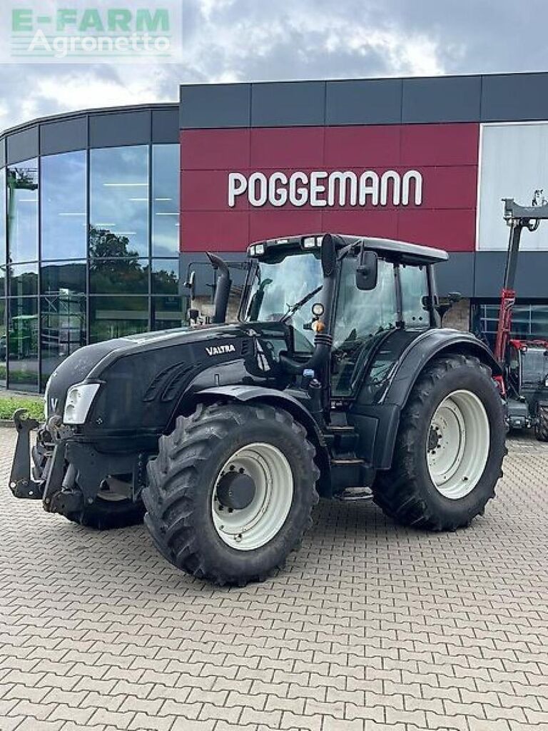 جرار بعجلات Valtra t203 d