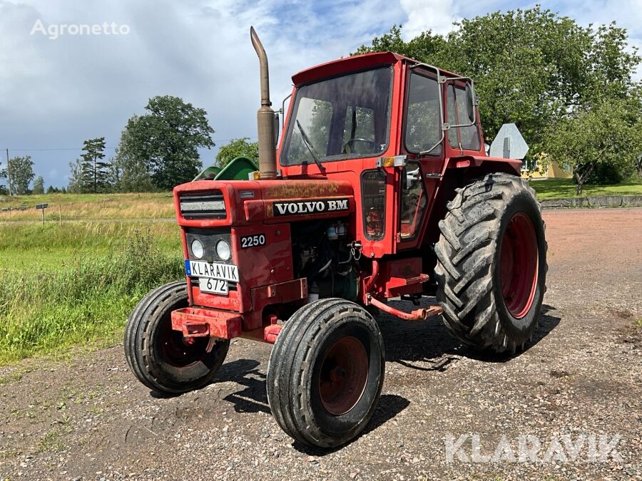 tracteur à roues Volvo 2250