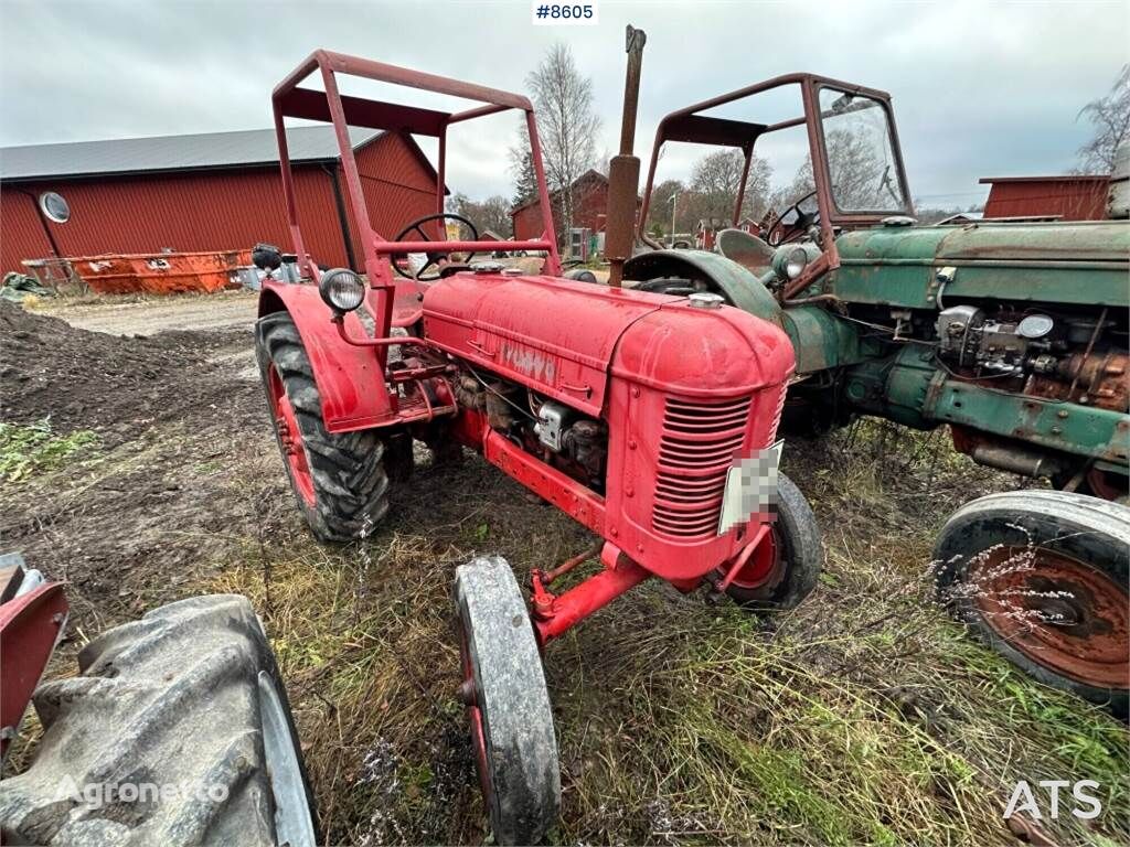 tracteur à roues Volvo T24