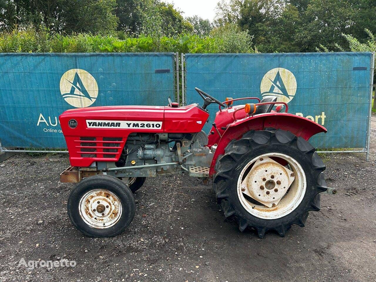 Yanmar YM2610 tractor de ruedas